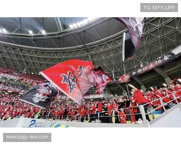 K联赛球迷狂热点燃赛场,激情助威掀起观赛新热潮