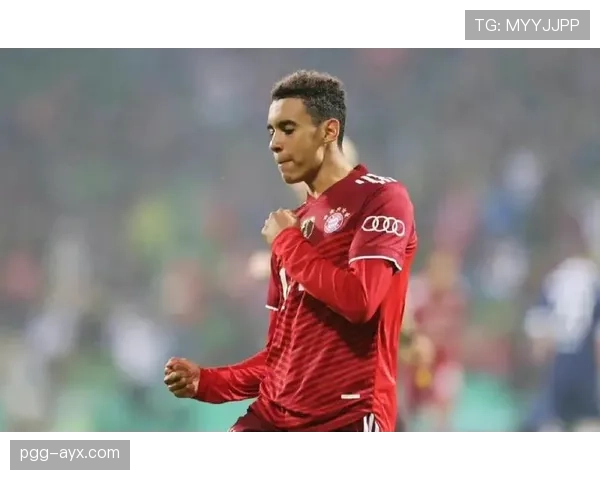 穆西亚拉兼顾学业与足球，状态稳步提升引关注