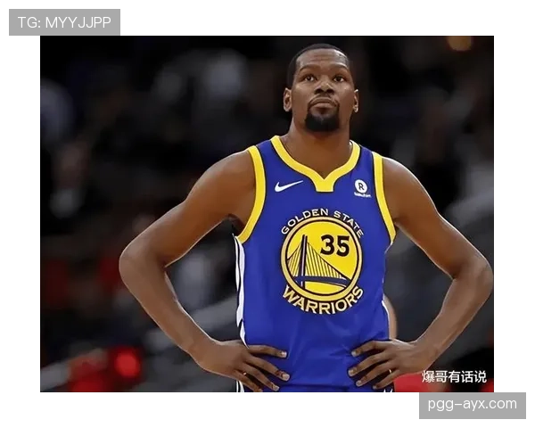 杜兰特凭借极致的中距离跳投制造错位，高效单打能力彻底拉开战术空间